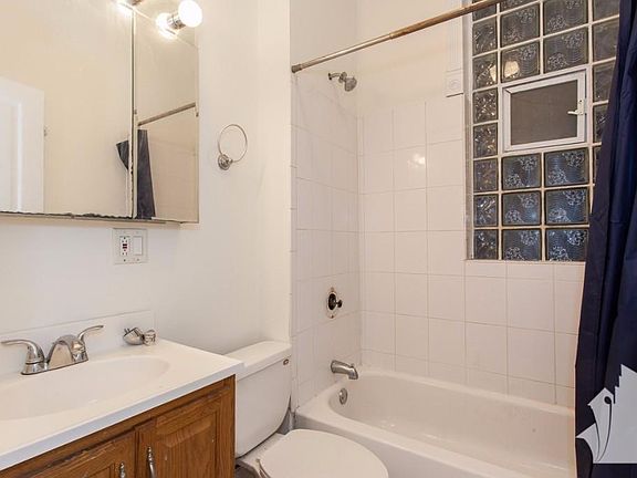 4th image of 858 W Newport Ave APT 2C