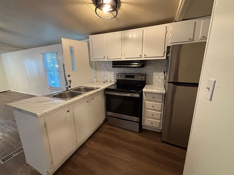 304 N Bloomington St #26 — Photo 6