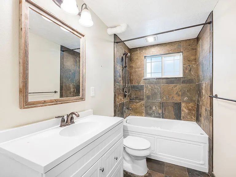 302 Elmwood Dr #BASEMENT — Photo 12