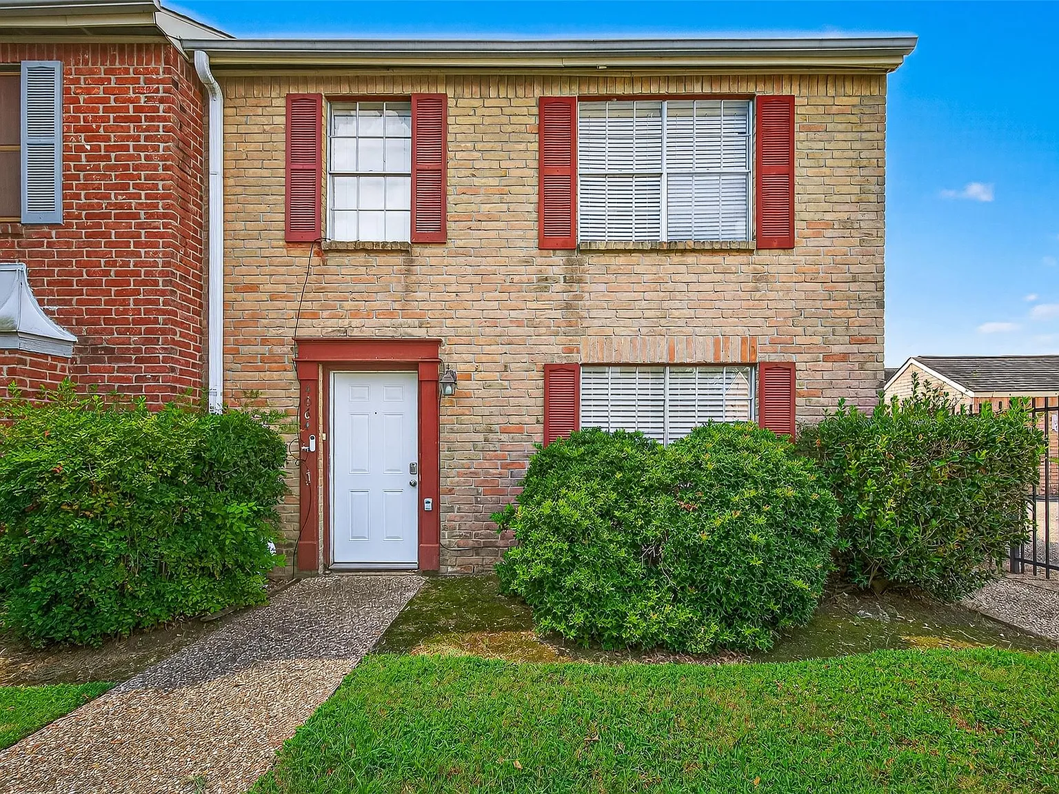 2 bed, 2.5 bath, 1380 sqft, $2,000 — Photo 2