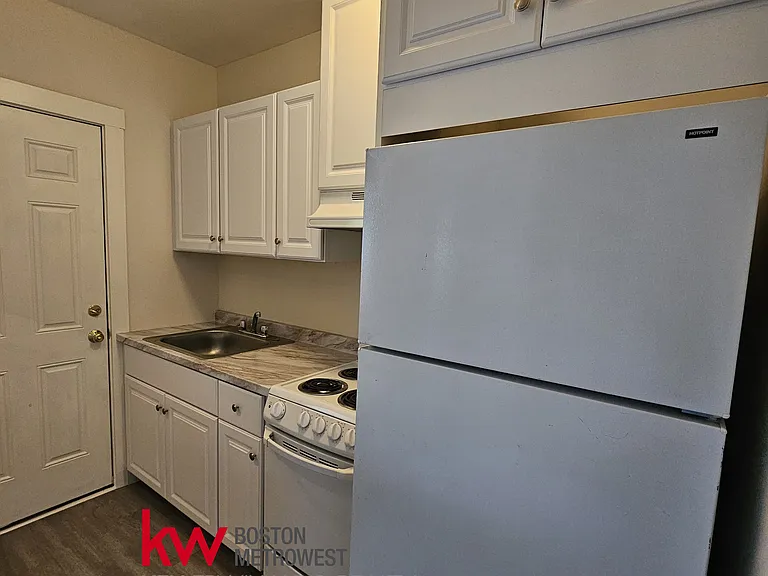 40 E Main St #1F — Photo 7