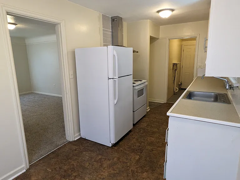 1066 Howard St SE — Photo 5