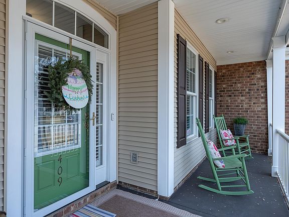 3rd image of 409 Wennington Pl