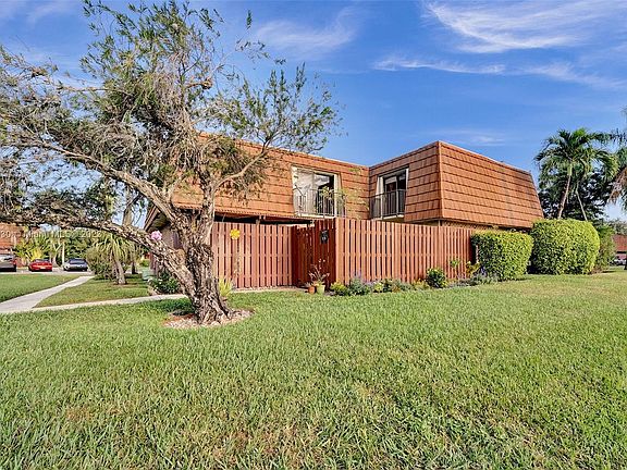 4th image of 11934 SW 11th Ct #11934