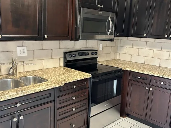 1136 NE 210th Ter #1136, Miami, FL 33179