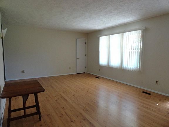 5th image of 103 Jaybird Dr