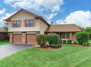 1635 Burning Bush Ln, Hoffman Estates, IL 60192