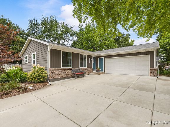 3rd image of 3767 Socorro Dr SW