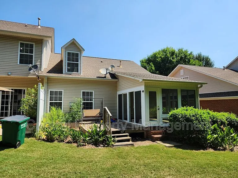 303 Rexford Dr — Photo 27