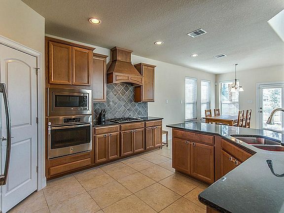 5th image of 67 W Wading Pond Cir
