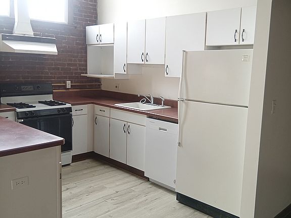 3rd image of 525 Maple Ave APT 3