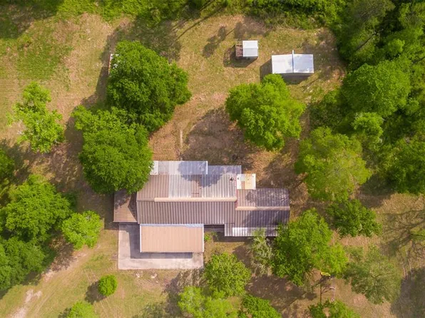 33 W Walnut Lake Dr, Huntsville, TX 77320