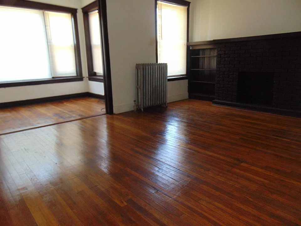 1st image of 10927 S King Dr APT 3