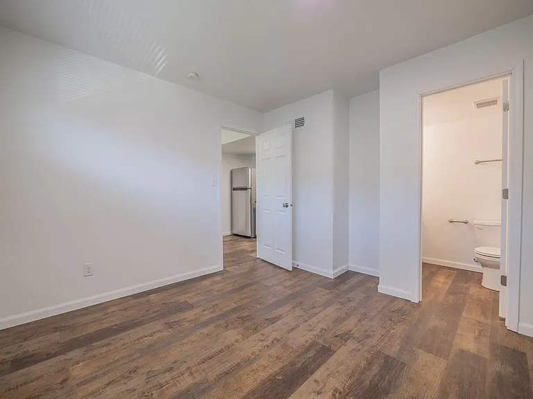 Campus View Apartments — Photo 36