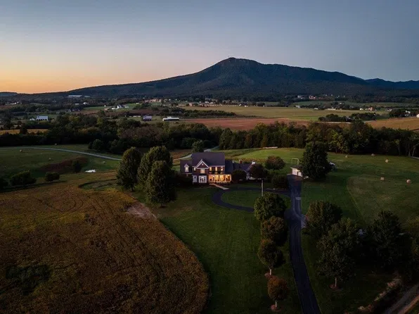 1130 Three Springs Rd, Mc Gaheysville, VA 22840