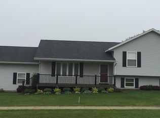 231 Crestview Dr, Center Point, IA 52213