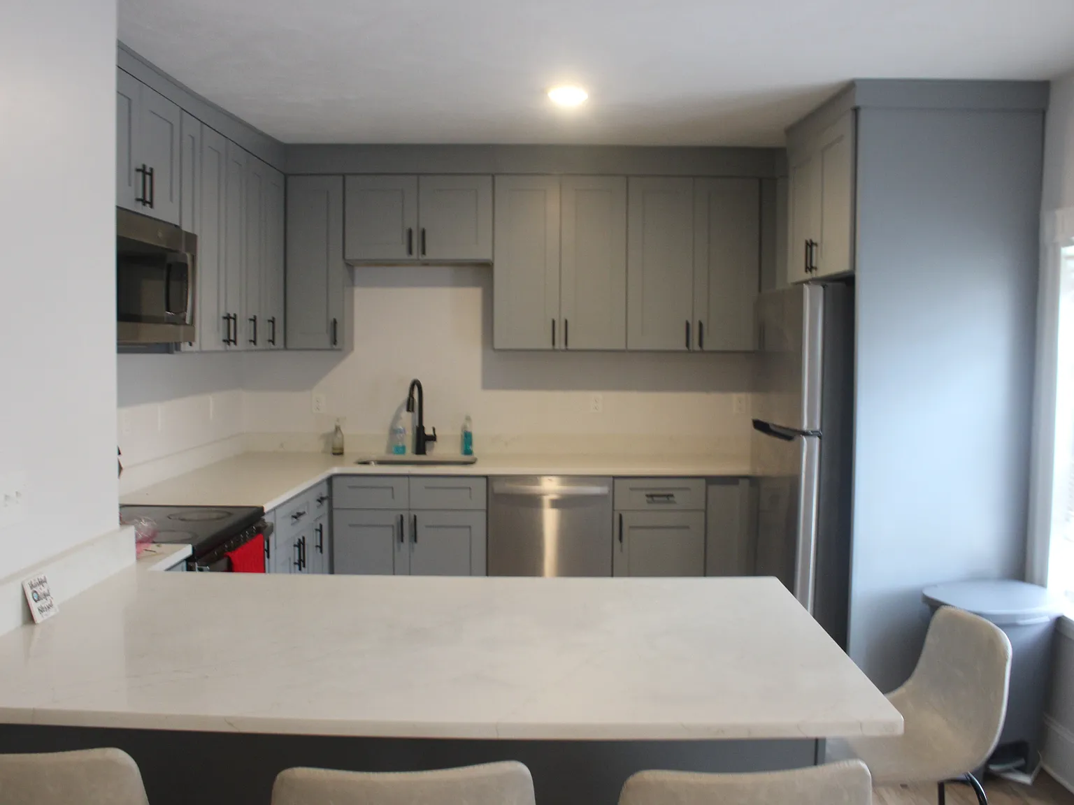3 bed, 864 sqft, $3,000 — Photo 3