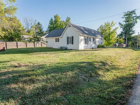 121 Anna St, Saint James, MO 65559