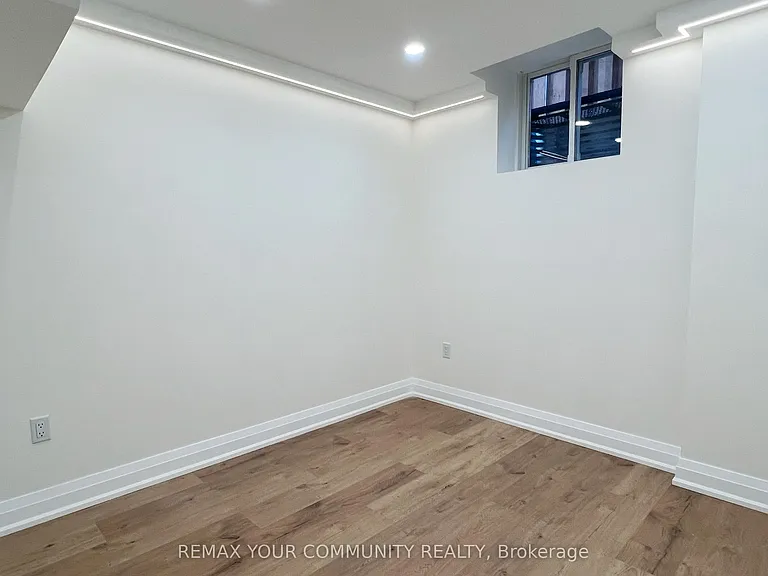 24 Foxhill Dr #LOWER — Photo 9