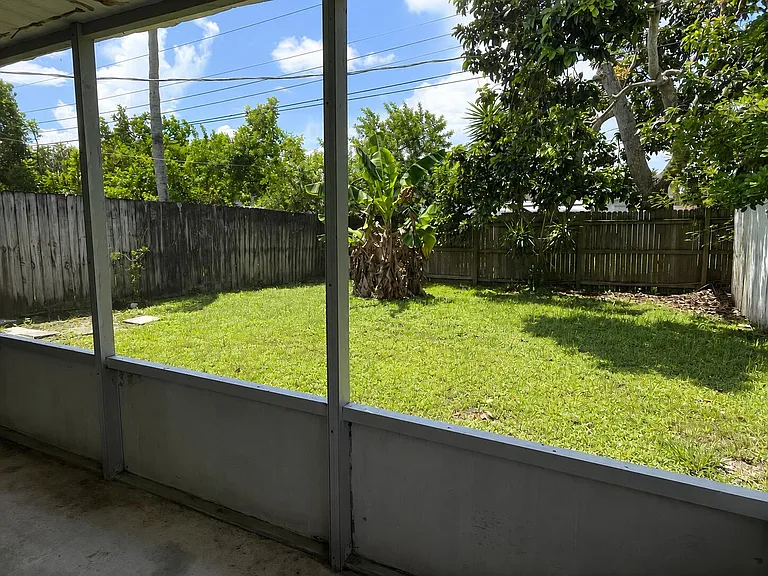 9440 SW 51st St — Photo 10