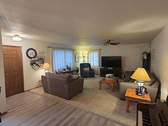 4th image of 1607 Main St