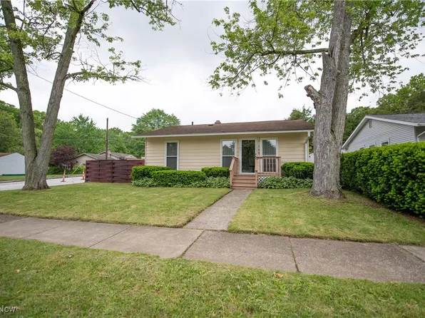 142 Marion Ave, Mogadore, OH 44260