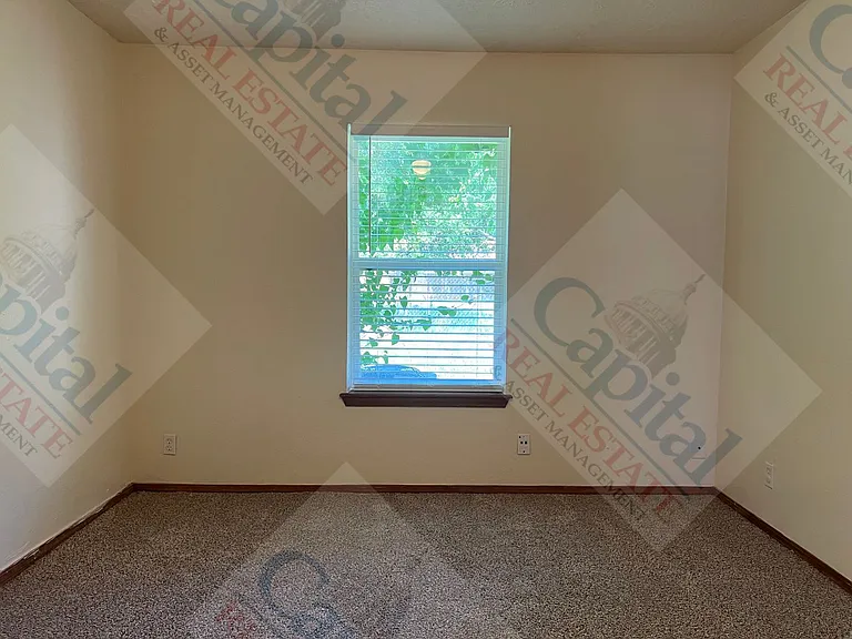 1322 Glen Oaks Ct — Photo 16