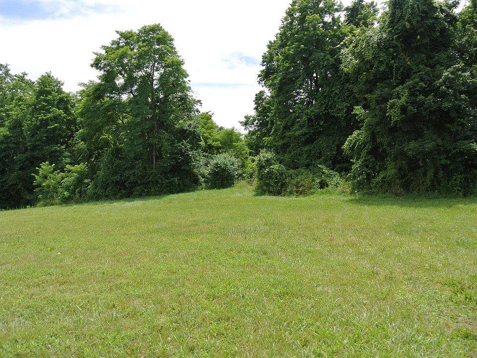 2nd image of 114 Honeysuckle Ln