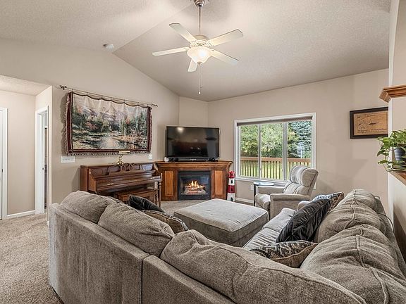 4th image of 9365 Fairview Dr