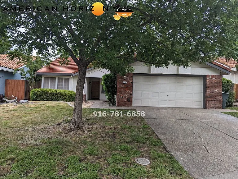 715 Merrill Ct — Photo 2