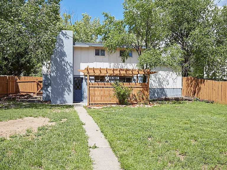 241 Elmwood Dr — Photo 20