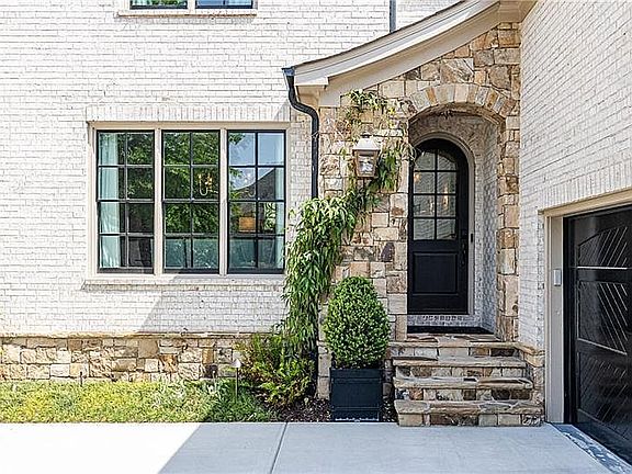 3rd image of 2165 Whitehall Ct SE