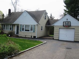 10 Comus Rd, Rocky Point, NY 11778