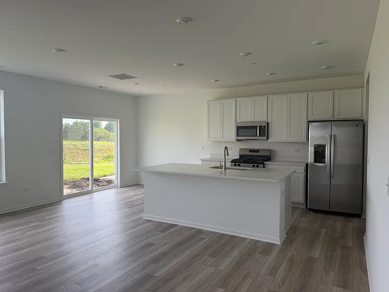 1019 Shagbark Ln #1019 — Photo 3