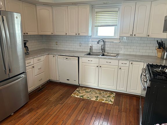 3rd image of 503 Cypress St