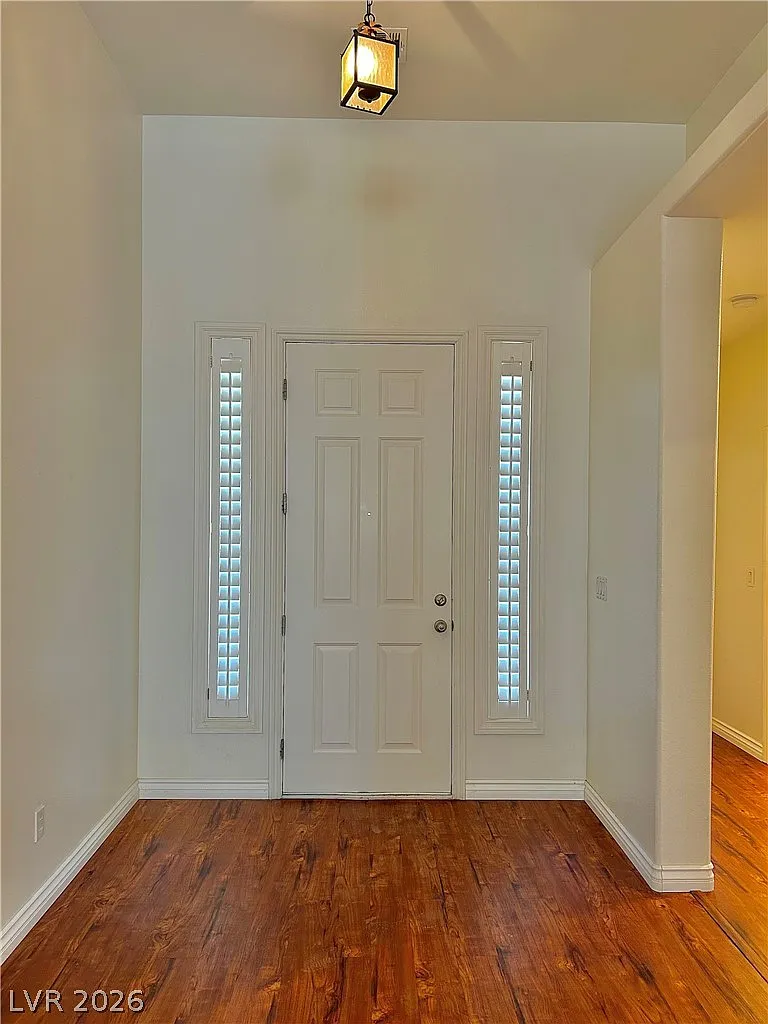 3 bed, 2.0 bath, 2144 sqft, $1,995 — Photo 2