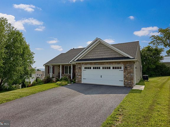 3rd image of 205 Wildflower Dr