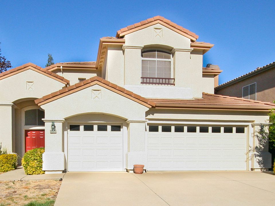 1st image of 3221 Camelot Dr