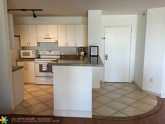 4th image of 19655 E Country Club Dr #6508