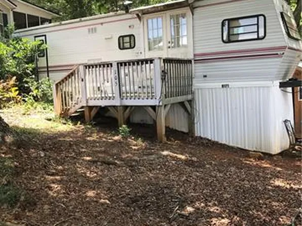 105 Lake View Dr, New London, NC 28127