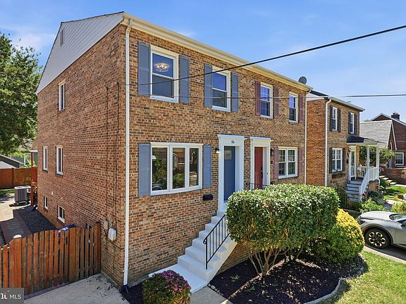 3rd image of 19 E Myrtle St #A