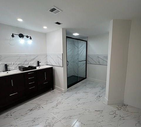 3rd image of 800 NE 195th St APT 304