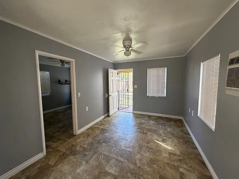 415 1/2 Arvin St — Photo 5