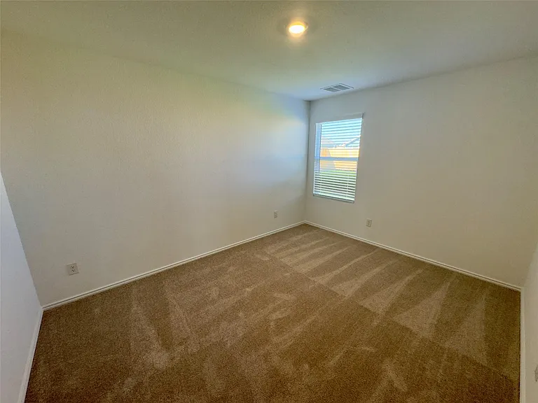 2210 Cyclone Dr — Photo 12