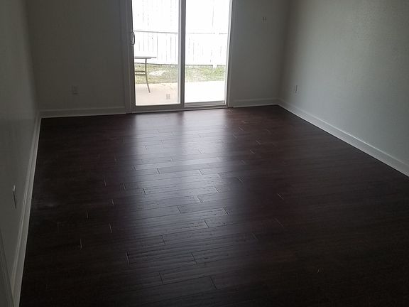 4th image of 725 Linden Ct