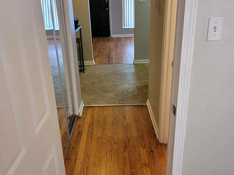Maplewood Square Apartments — Photo 33