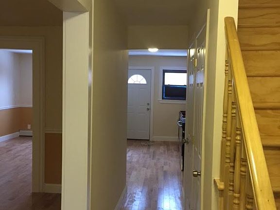3rd image of 848 E 223rd St
