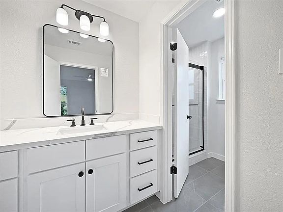 4th image of 16450 Havenhurst Dr #1