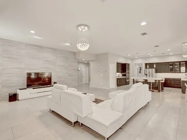 9593 Verneda Ct — Photo 12