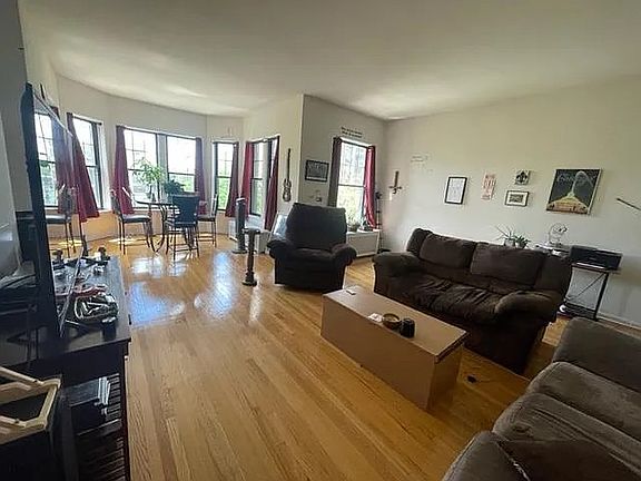 2nd image of 3933 N Pine Grove Ave APT 3S